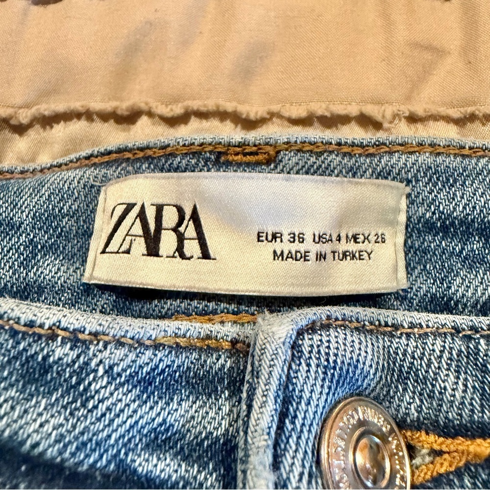 Zara High Rise Stretch Skinny Jeans Light Wash Denim Distressed Hem 4 - Picture 3 of 6